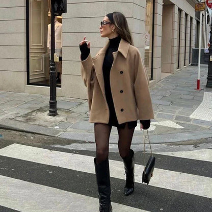 Oversize-wollmantel für damen – trendiger herbsttrend