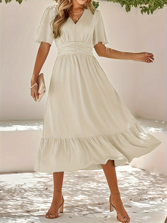 Beiges Kleid mit Rüschen und V-Ausschnitt - Clara