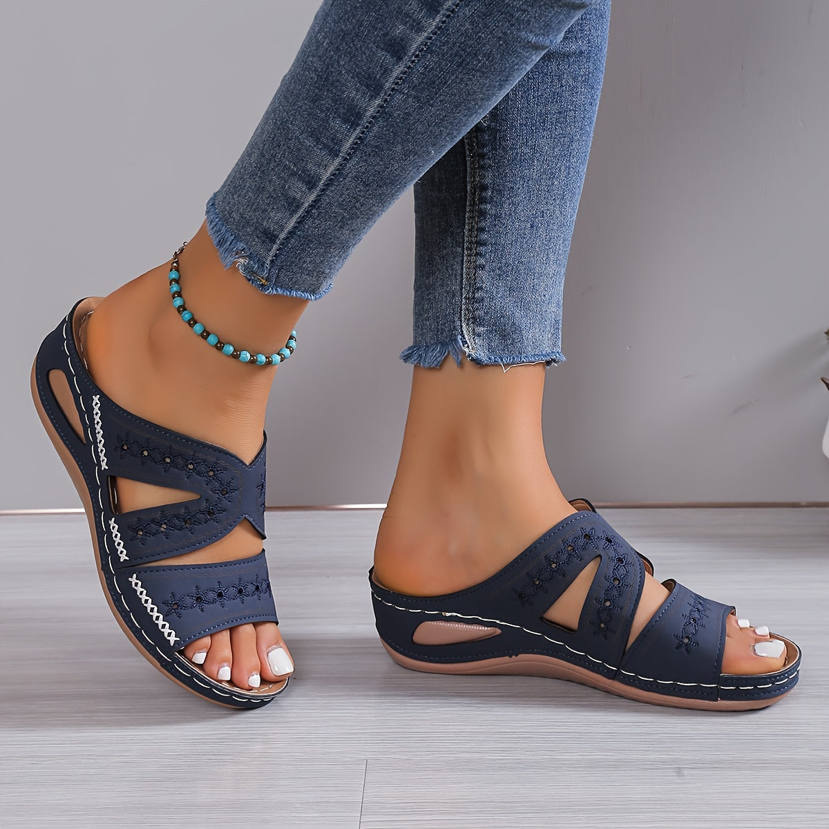 Blaue Keilsandalen mit Stickerei - Nora
