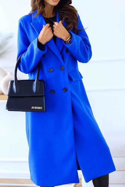 Zweireihiger mantel mit reverskragen – eleganter stil für kühle tage