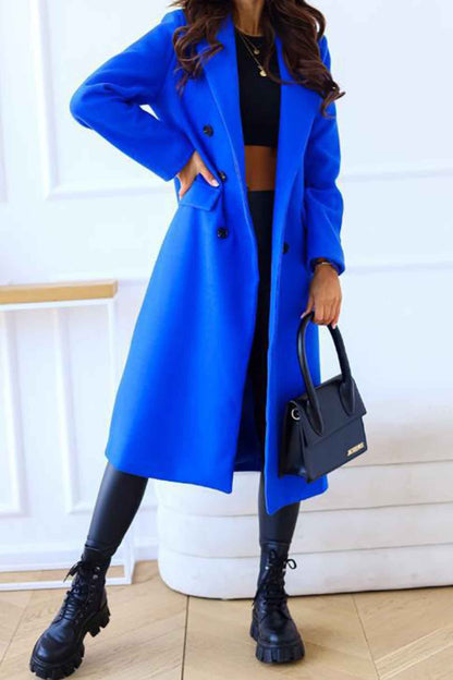 Zweireihiger mantel mit reverskragen – eleganter stil für kühle tage