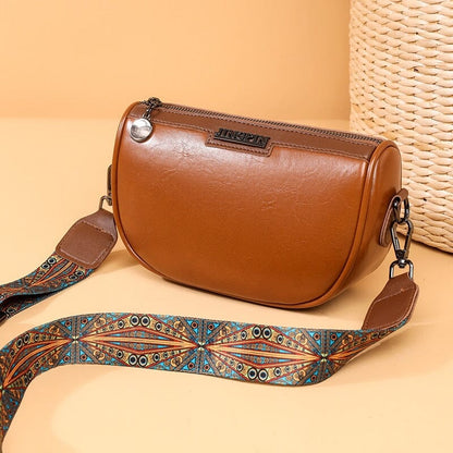 Eva - Schwarze Satteltasche mit Ethno-Riemen