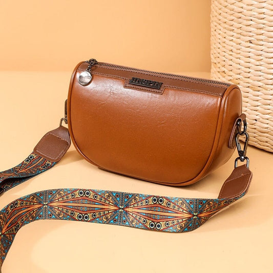 Eva - Schwarze Satteltasche mit Ethno-Riemen