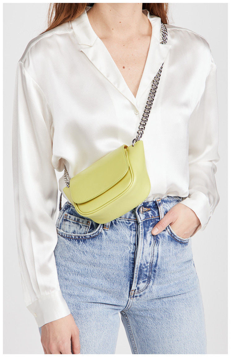 Luna - Kompakte Schultertasche in Cremeweiß