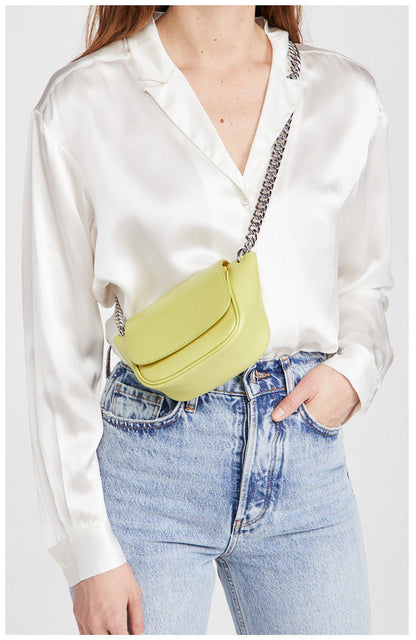 Luna - Kompakte Schultertasche in Cremeweiß