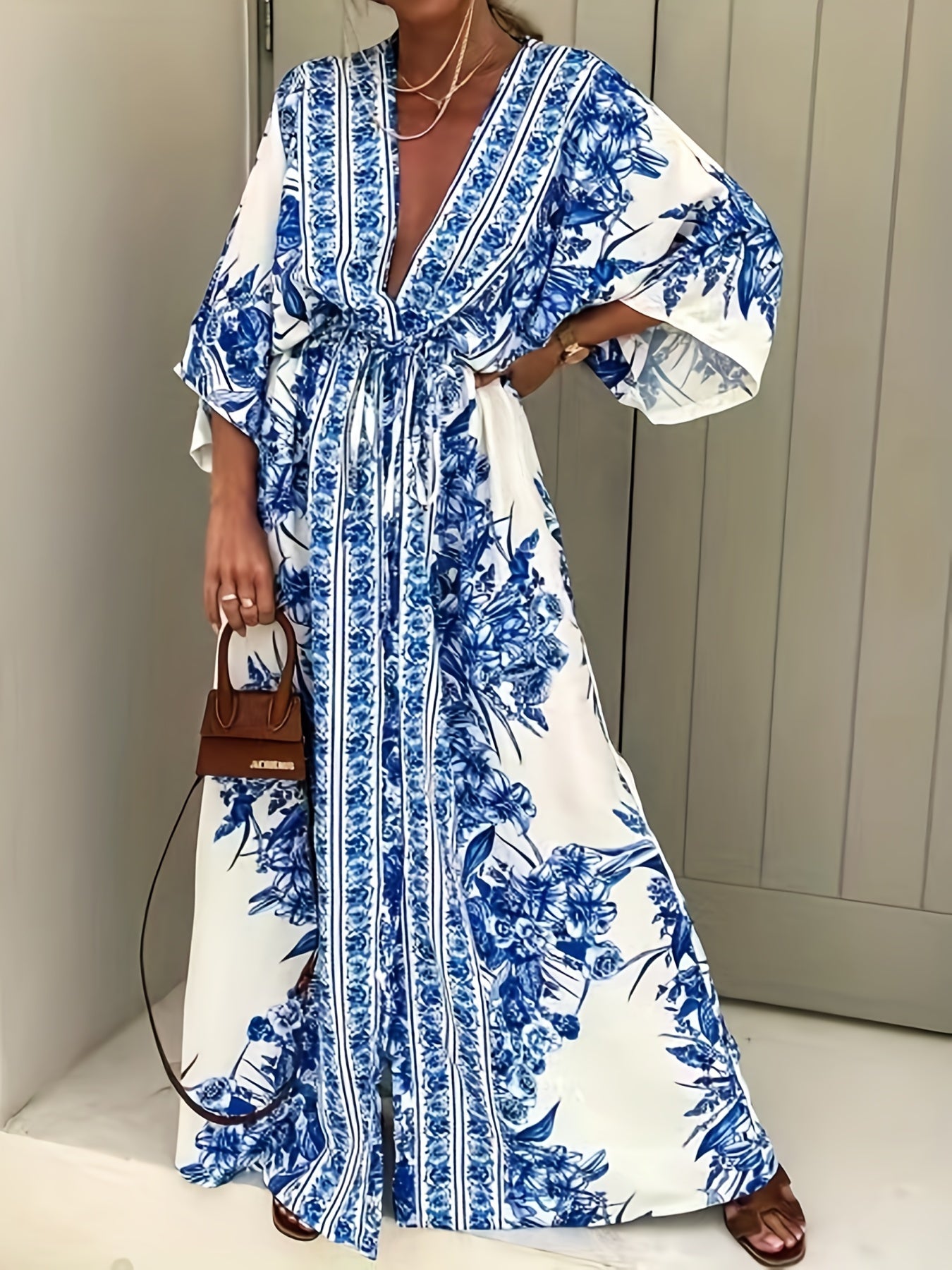 Blau-Weißes Maxikleid mit Blumenmuster - Emilia