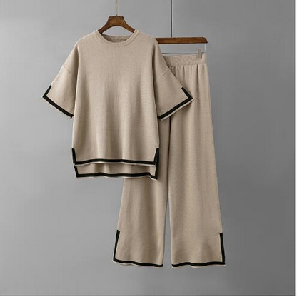 Amelie - Cremeweißes Ensemble mit Kontraststreifen