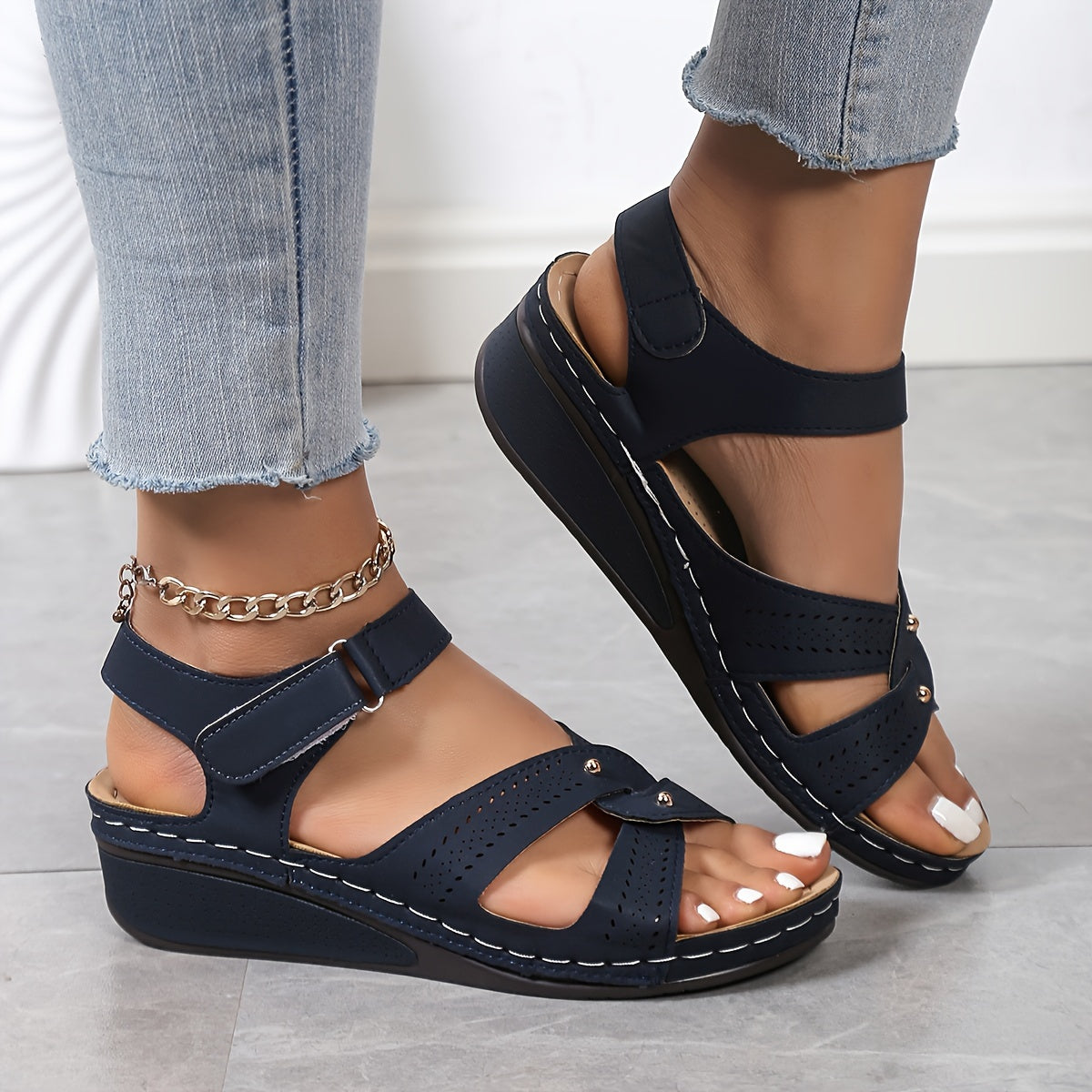 Beige Keilsandaletten mit Knöchelriemen - Lena