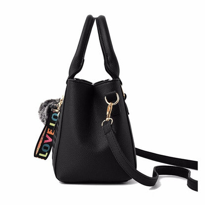 Julia - Schwarze Handtasche mit Charme