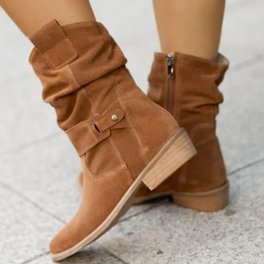 Lässige wildleder-ankle-boots für damen mit riemen – damen