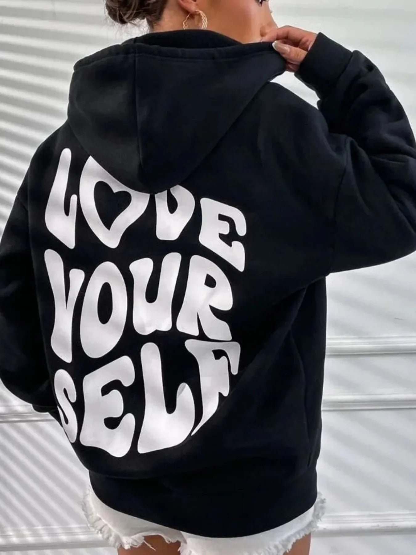 Oversize-hoodie mit „love yourself“-aufdruck – damen