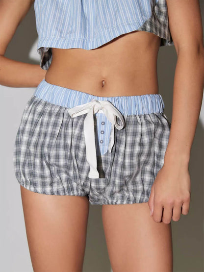 Stilvolles Flair – Trendiges Zweiteiler-Set mit verspielten Schleifen und einzigartigem Patchwork-Design