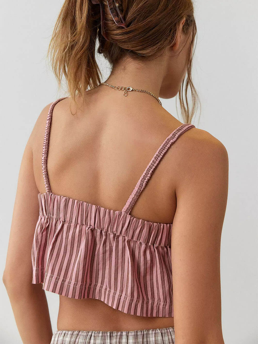 Stilvolles Flair – Trendiges Zweiteiler-Set mit verspielten Schleifen und einzigartigem Patchwork-Design