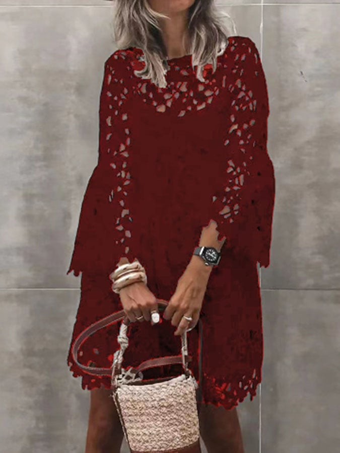 Charmantes Spitzenkleid mit Trompetenärmeln