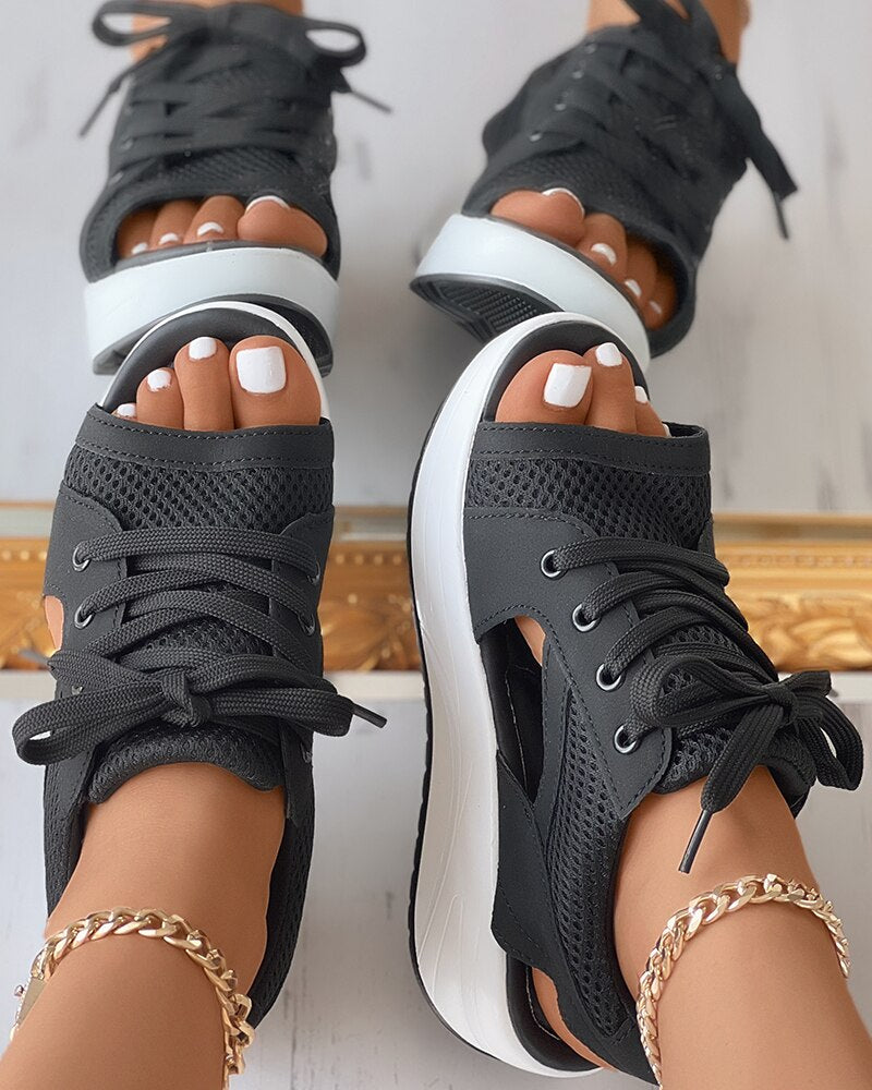 Frischer Trendkick: Atmungsaktive Sneaker-Sandalen