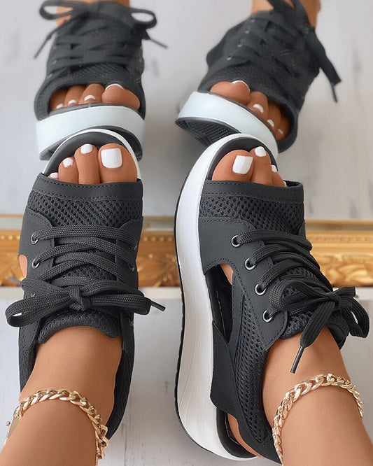 Frischer Trendkick: Atmungsaktive Sneaker-Sandalen