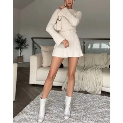 Charmantes Strickkleid mit Trompetenärmeln