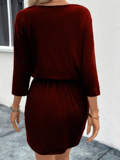 Charmantes Reißverschluss-Dekolleté Kleid mit Taillenband