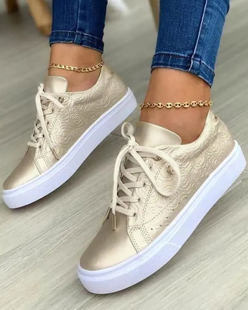 Schicke Sneakers mit Gold-Detail
