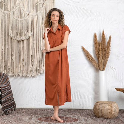 Leinenkleid mit durchgehender Knopfleiste