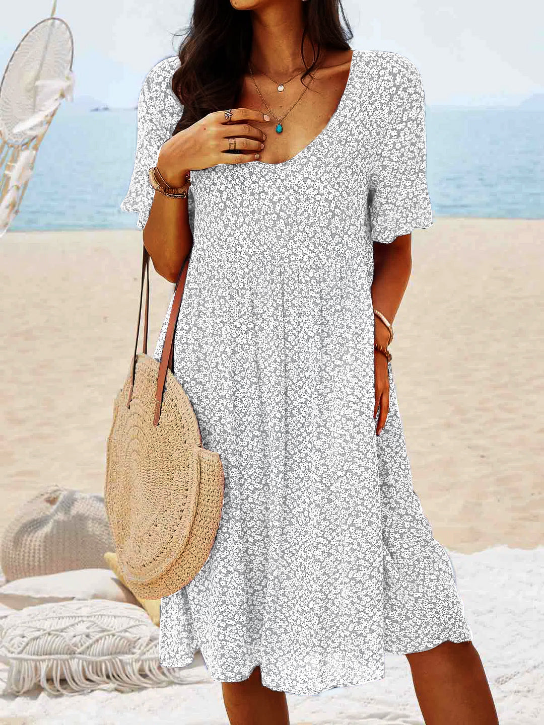 Verspieltes Sommerkleid mit Blumenmuster: Fließender Schnitt, Vielseitige Tragbarkeit